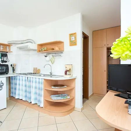 アパート 1-bedroom With Loggia In Island Krk